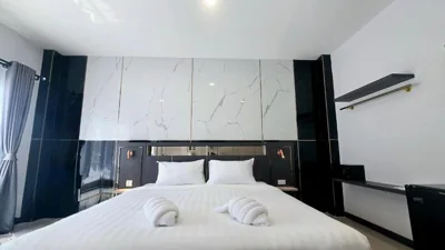 Camera Premier King con vista sulla piscina — Smile Boutique at Saiyuan